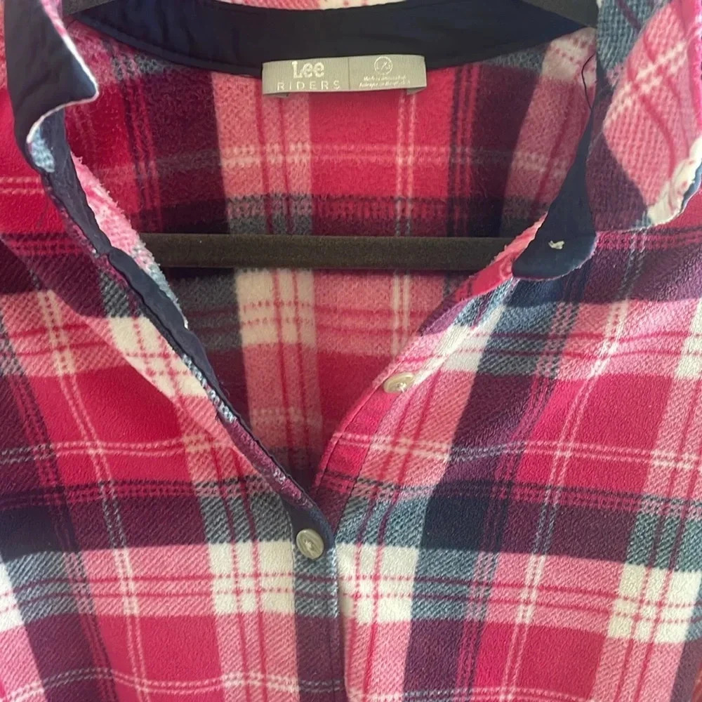 Lee Riders Women’s Button-Down - Picture 2 of 3
